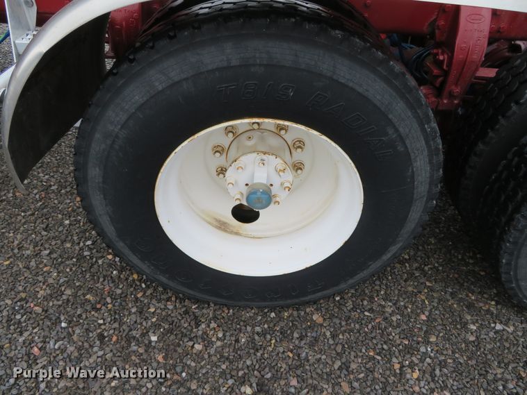 image for item DN7964 2008 Peterbilt 365  semi truck