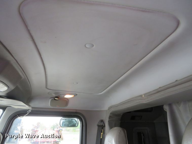 image for item DN7964 2008 Peterbilt 365  semi truck