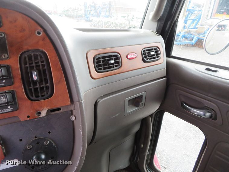 image for item DN7964 2008 Peterbilt 365  semi truck