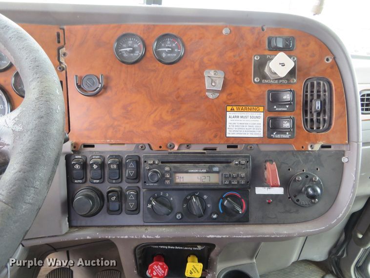 image for item DN7964 2008 Peterbilt 365  semi truck