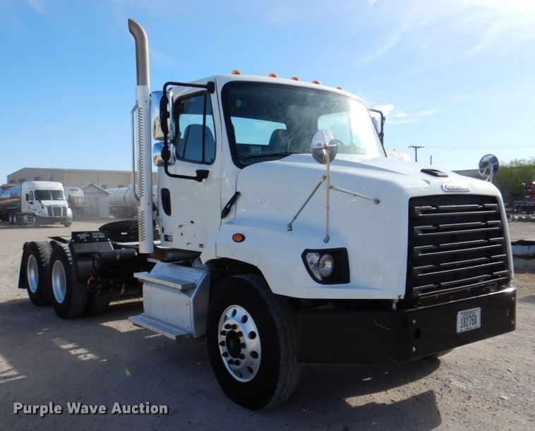 image for item DP3969 2015 Freightliner 114SD  semi truck