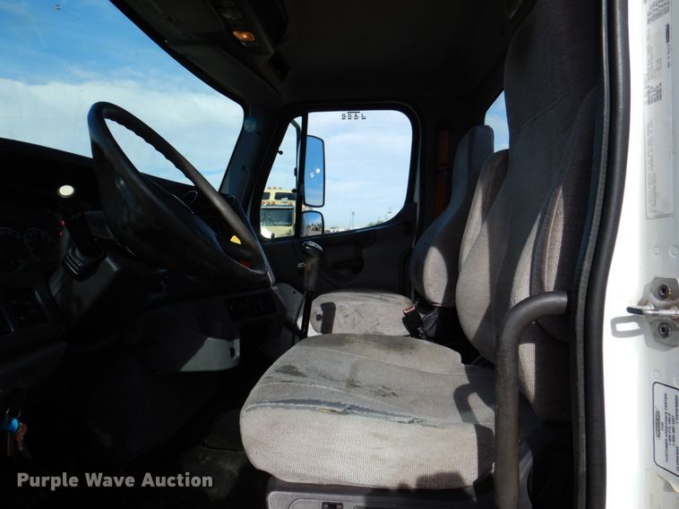 image for item DP3969 2015 Freightliner 114SD  semi truck