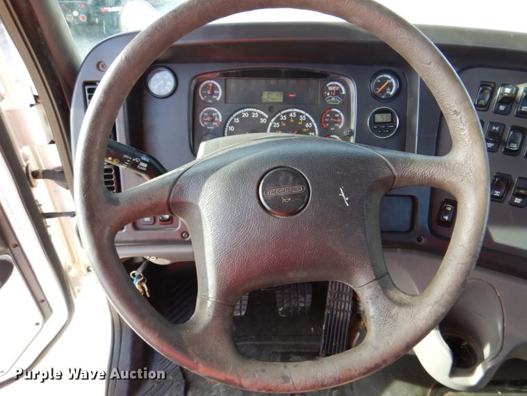 image for item DP3969 2015 Freightliner 114SD  semi truck