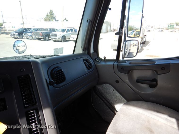 image for item DP3969 2015 Freightliner 114SD  semi truck