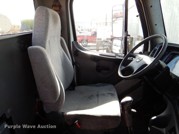 image for item DP3969 2015 Freightliner 114SD  semi truck