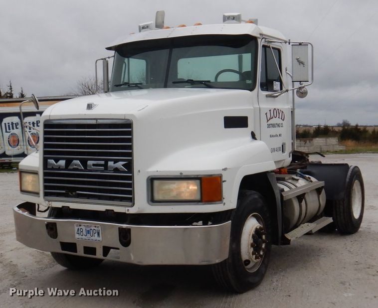 image for item DP5433 2003 Mack CH600  semi truck