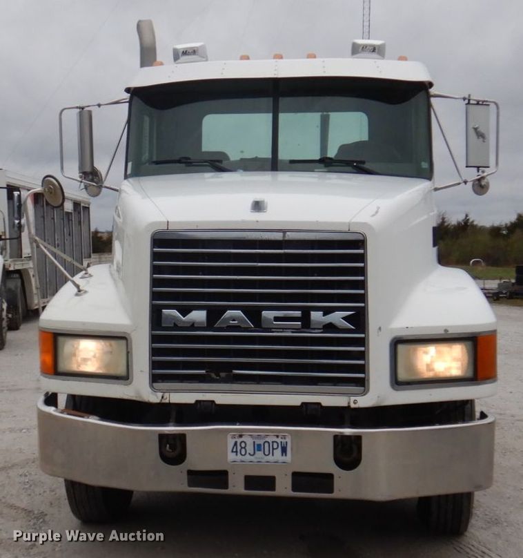 image for item DP5433 2003 Mack CH600  semi truck