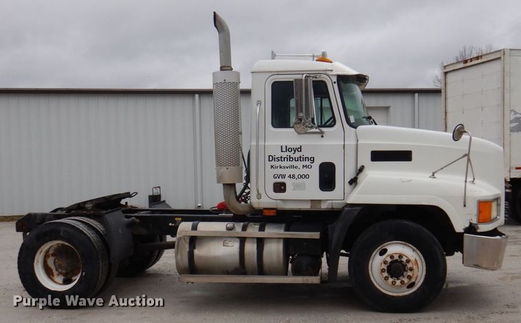image for item DP5433 2003 Mack CH600  semi truck