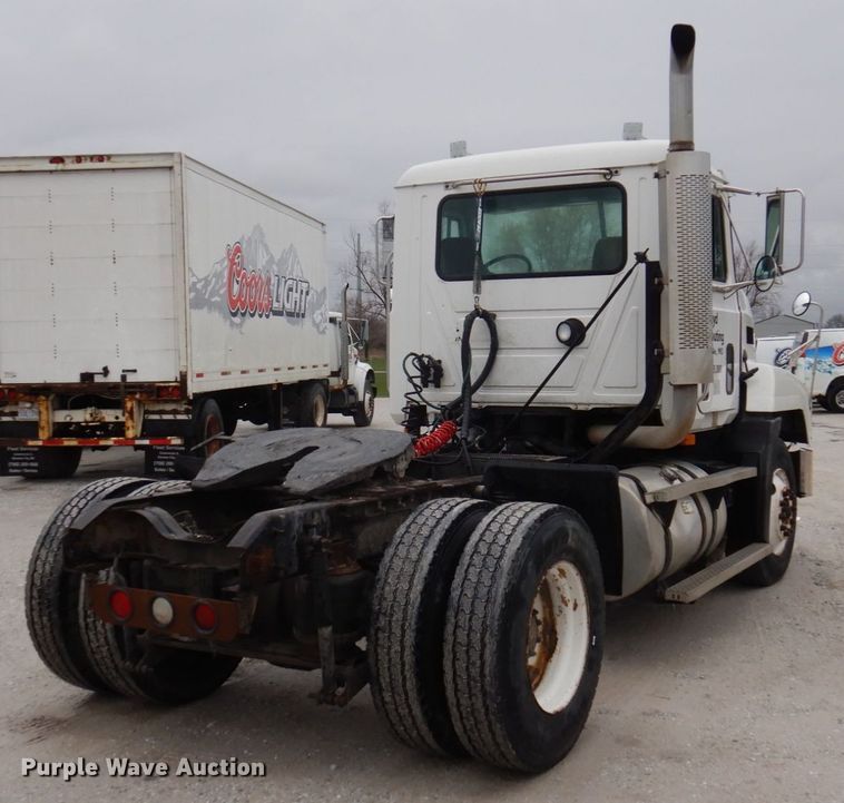image for item DP5433 2003 Mack CH600  semi truck