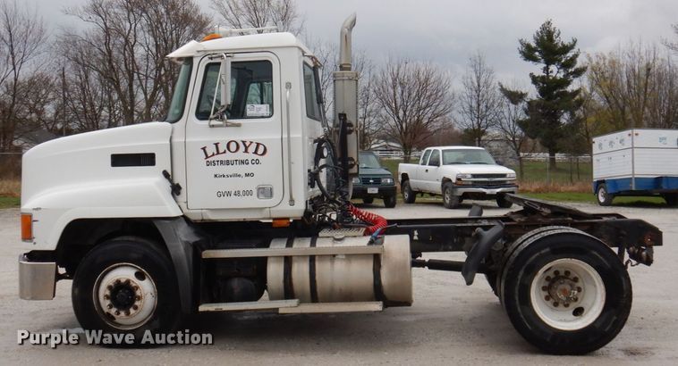 image for item DP5433 2003 Mack CH600  semi truck