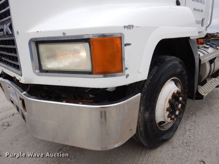 image for item DP5433 2003 Mack CH600  semi truck