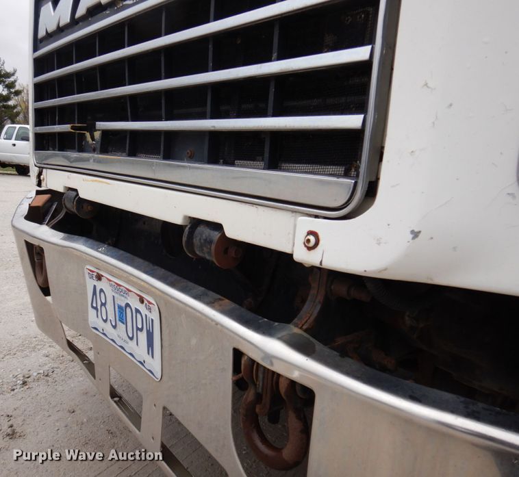 image for item DP5433 2003 Mack CH600  semi truck