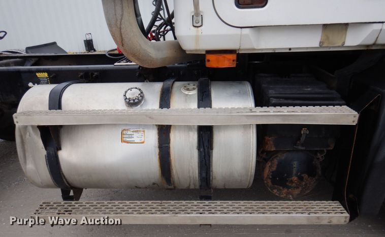 image for item DP5433 2003 Mack CH600  semi truck