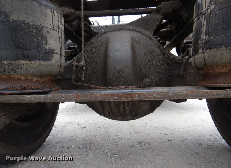 image for item DP5433 2003 Mack CH600  semi truck