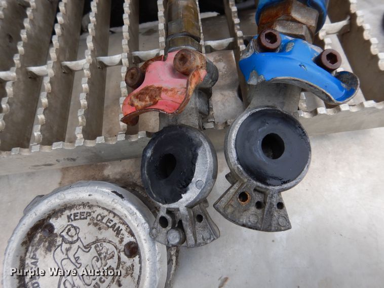 image for item DP5433 2003 Mack CH600  semi truck