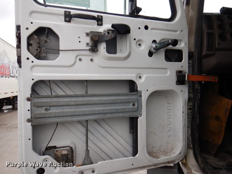 image for item DP5433 2003 Mack CH600  semi truck