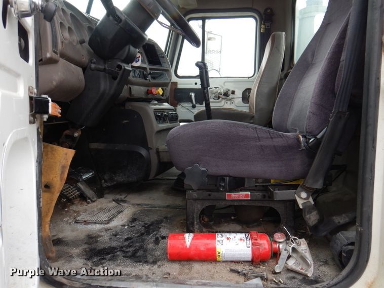 image for item DP5433 2003 Mack CH600  semi truck