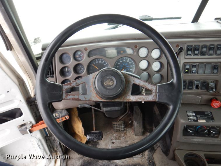 image for item DP5433 2003 Mack CH600  semi truck