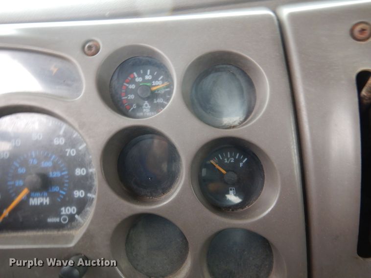 image for item DP5433 2003 Mack CH600  semi truck