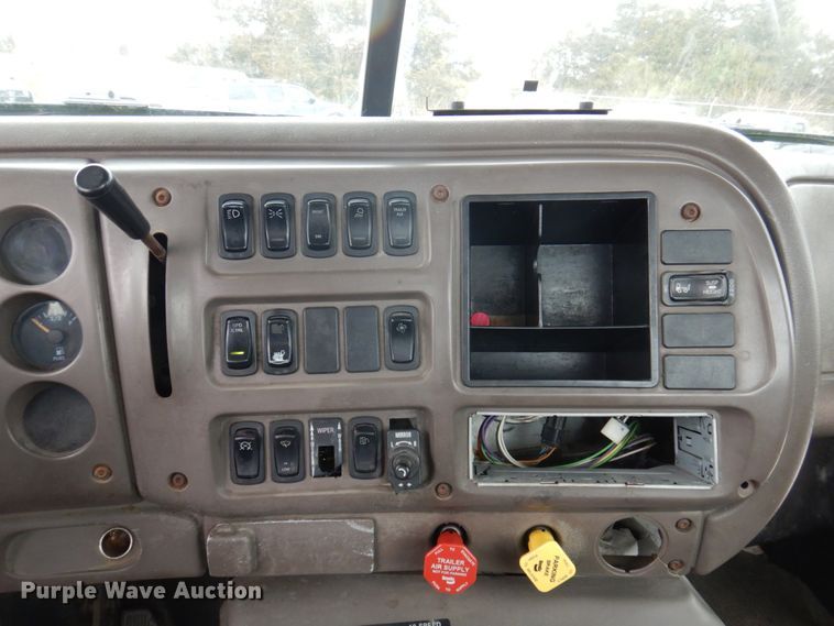 image for item DP5433 2003 Mack CH600  semi truck