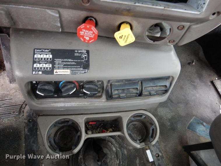 image for item DP5433 2003 Mack CH600  semi truck