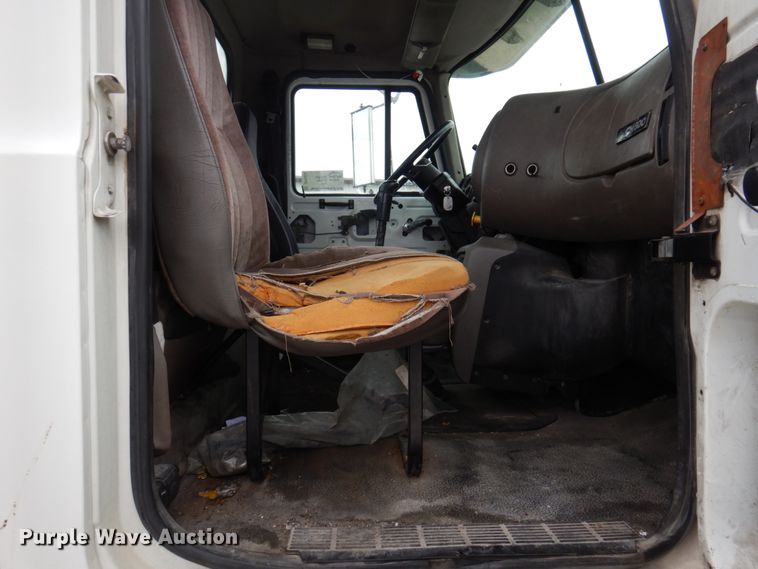 image for item DP5433 2003 Mack CH600  semi truck