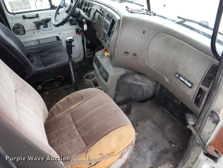 image for item DP5433 2003 Mack CH600  semi truck