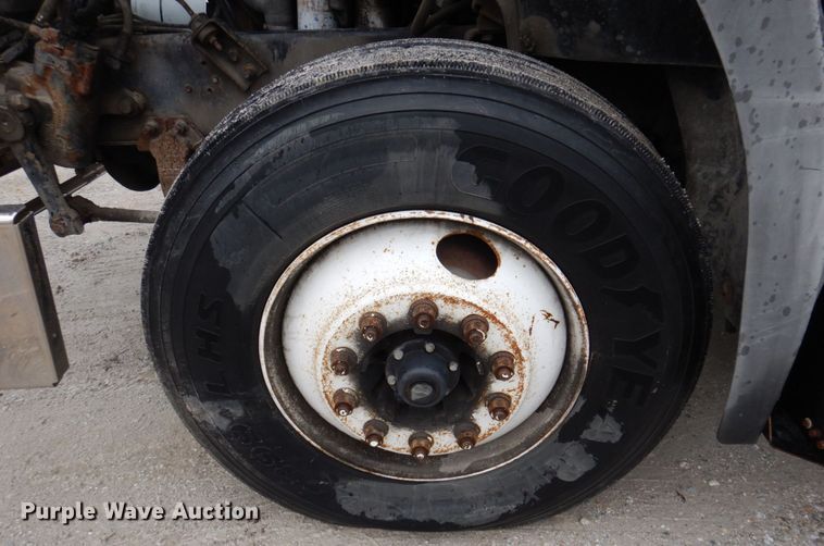 image for item DP5433 2003 Mack CH600  semi truck