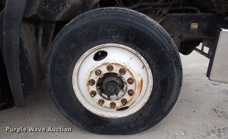 image for item DP5433 2003 Mack CH600  semi truck