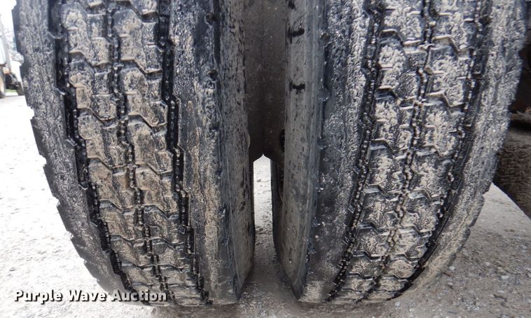 image for item DP5433 2003 Mack CH600  semi truck