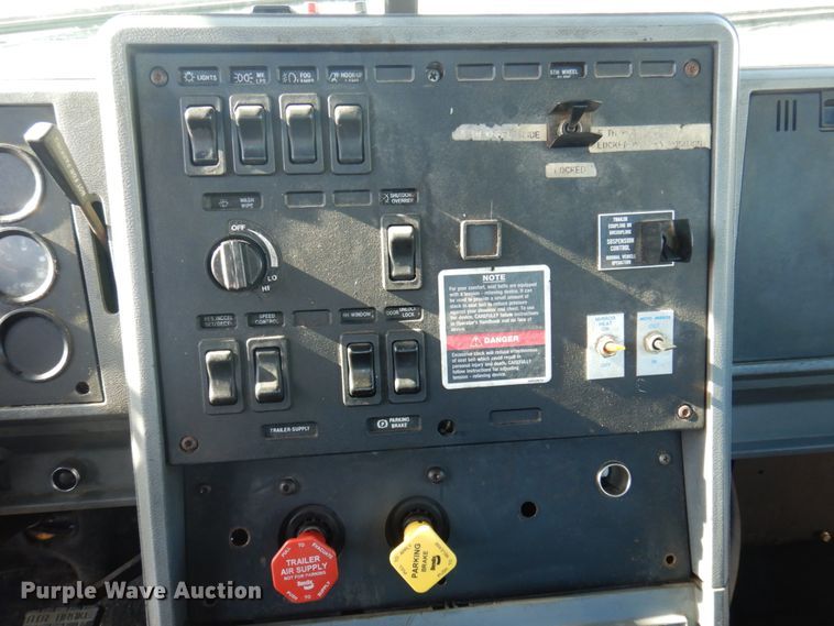 image for item DP5434 1998 Mack CH612  semi truck