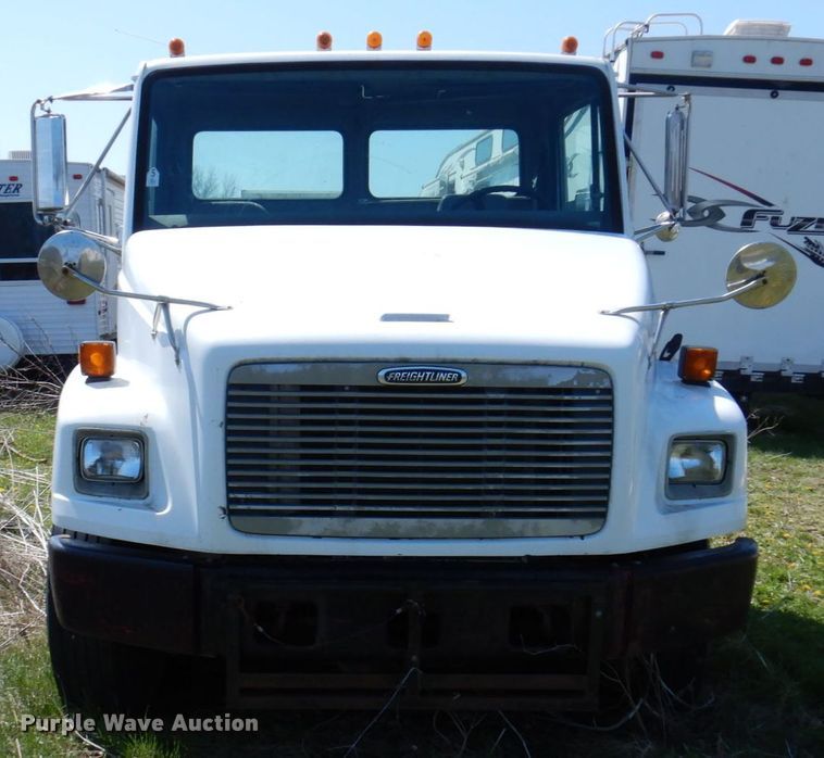 image for item DP5441 2000 Freightliner FL70  semi truck