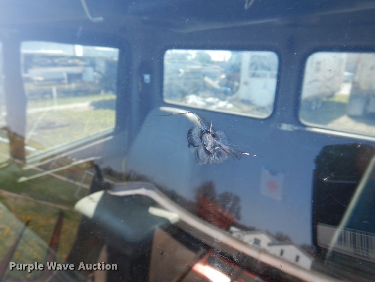 image for item DP5441 2000 Freightliner FL70  semi truck