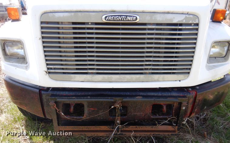 image for item DP5441 2000 Freightliner FL70  semi truck