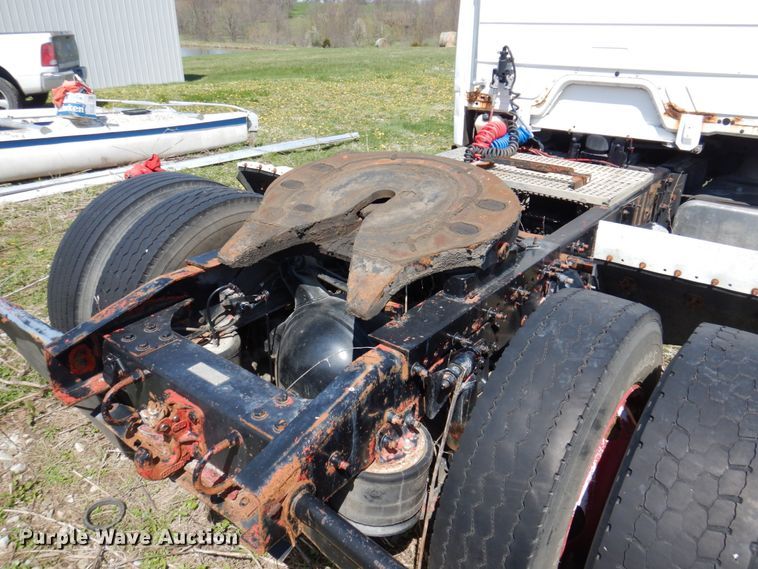 image for item DP5441 2000 Freightliner FL70  semi truck