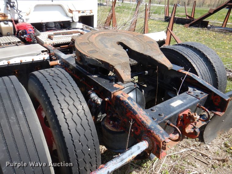 image for item DP5441 2000 Freightliner FL70  semi truck