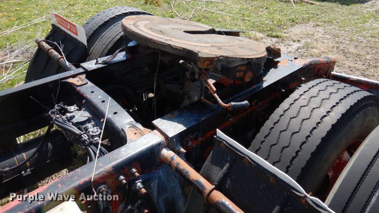 image for item DP5441 2000 Freightliner FL70  semi truck