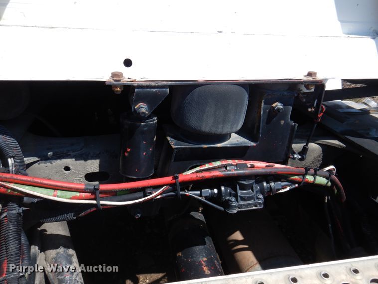 image for item DP5441 2000 Freightliner FL70  semi truck