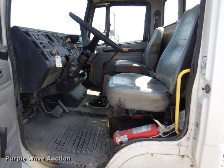 image for item DP5441 2000 Freightliner FL70  semi truck