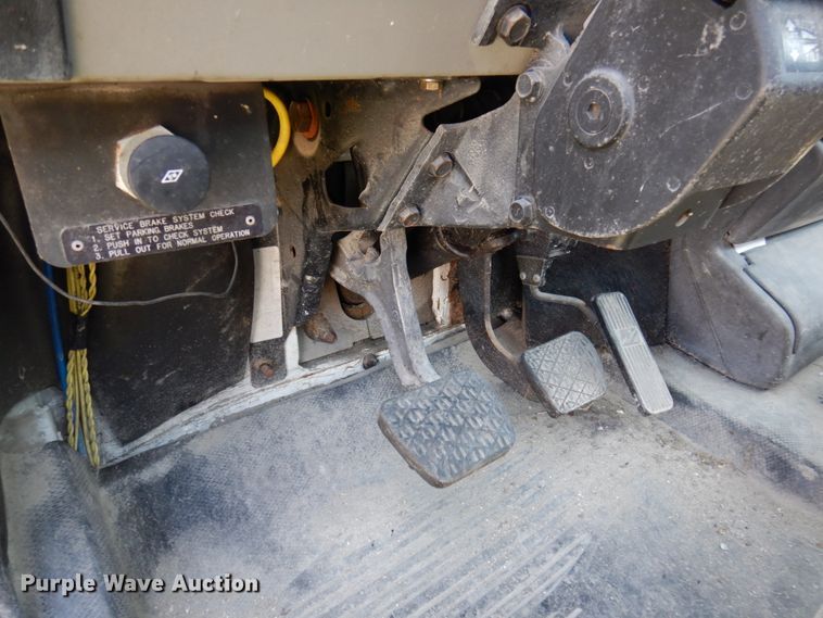 image for item DP5441 2000 Freightliner FL70  semi truck