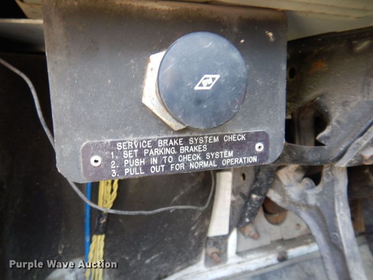 image for item DP5441 2000 Freightliner FL70  semi truck