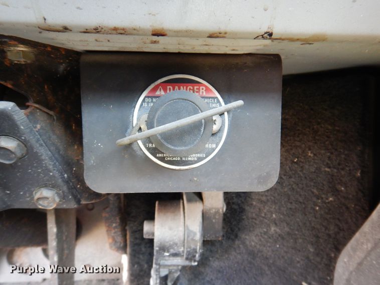 image for item DP5441 2000 Freightliner FL70  semi truck