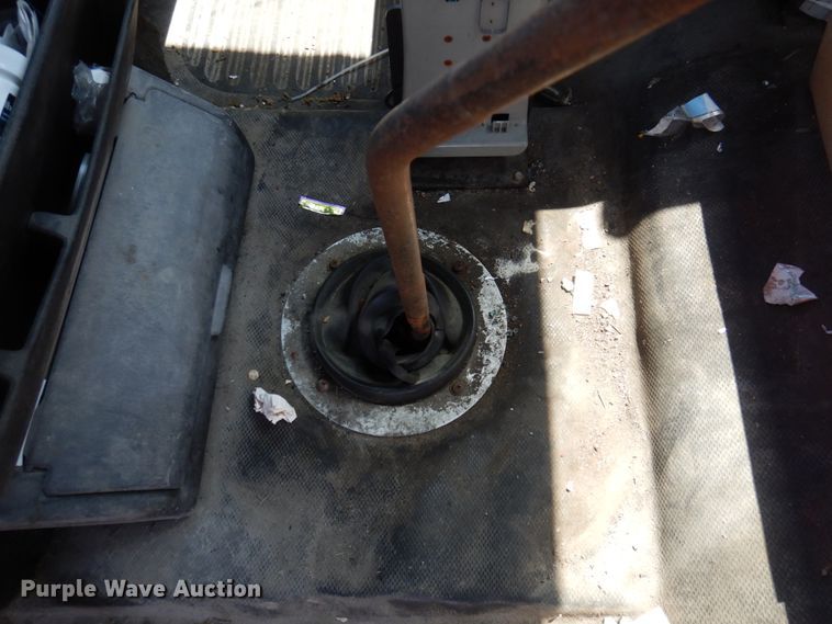 image for item DP5441 2000 Freightliner FL70  semi truck