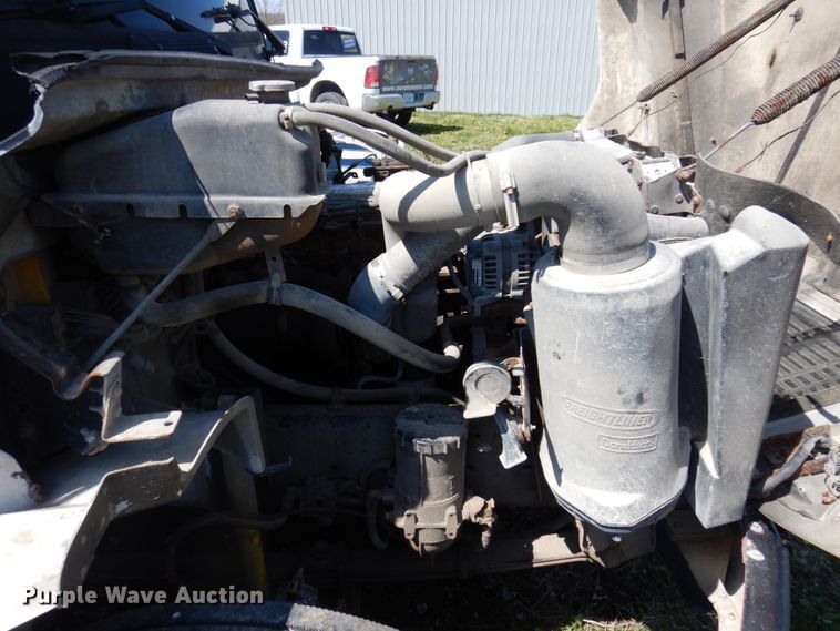 image for item DP5441 2000 Freightliner FL70  semi truck