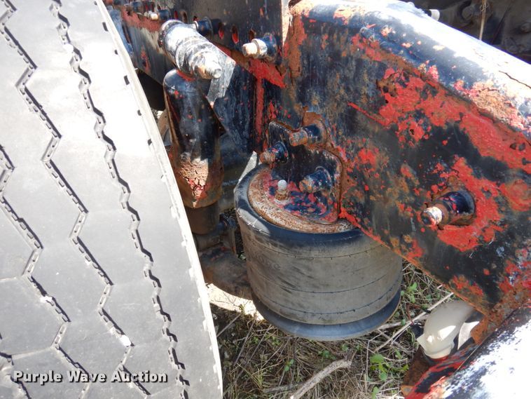 image for item DP5441 2000 Freightliner FL70  semi truck