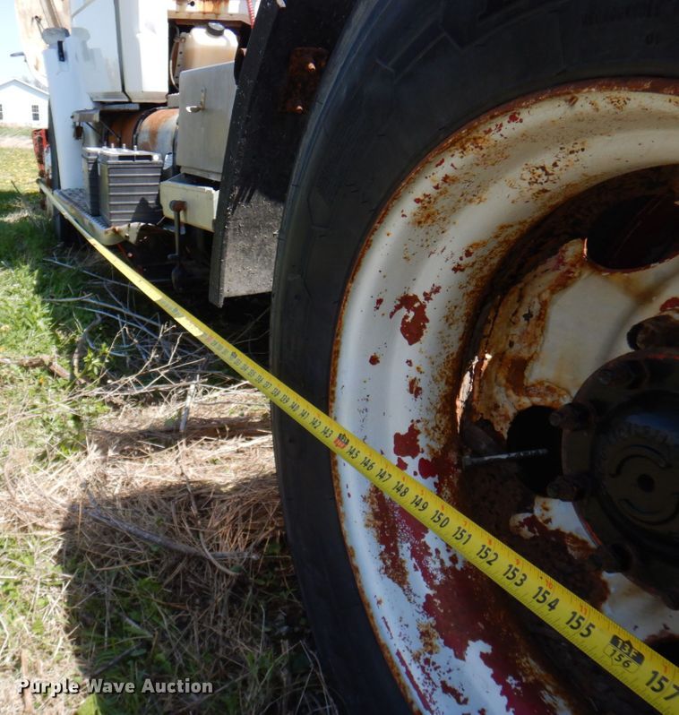 image for item DP5441 2000 Freightliner FL70  semi truck