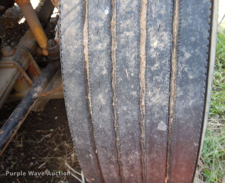 image for item DP5441 2000 Freightliner FL70  semi truck