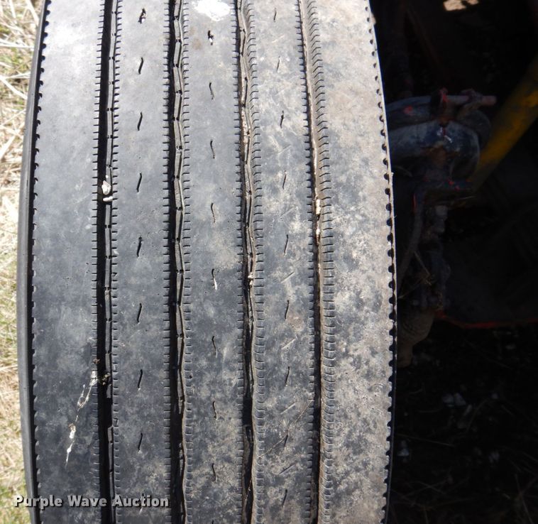 image for item DP5441 2000 Freightliner FL70  semi truck