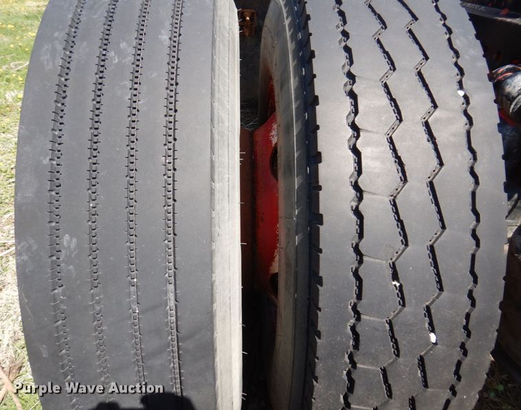 image for item DP5441 2000 Freightliner FL70  semi truck