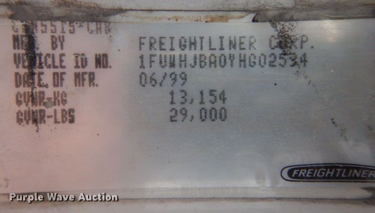 image for item DP5441 2000 Freightliner FL70  semi truck